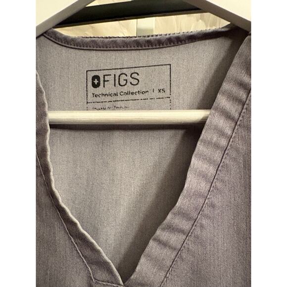 FIGS TECHNICAL GREY SCRUB TOP SIZE XS AND PANTS SIZE S - Picture 2 of 6